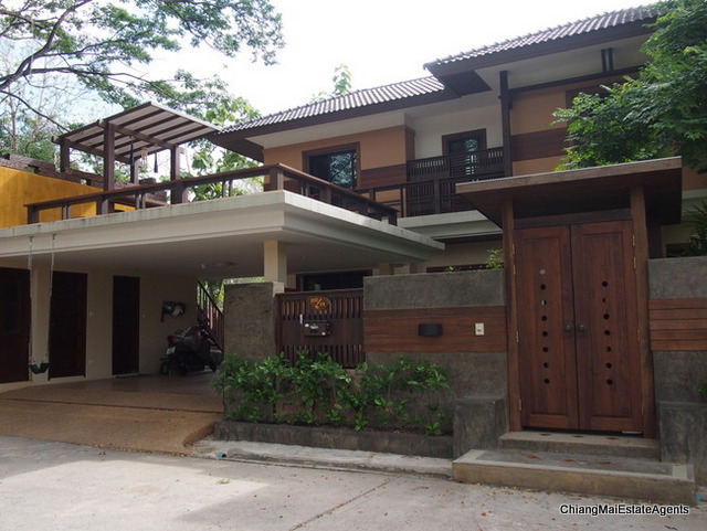 Lovely 5 Bed/ 5 Bath Home for Sale with Pool