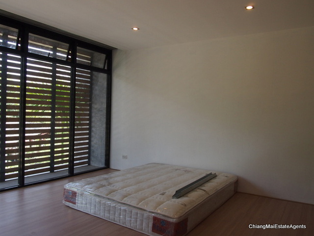 Modern Home for Sale with 3 Bedrooms/4 Bathrooms/1 Office