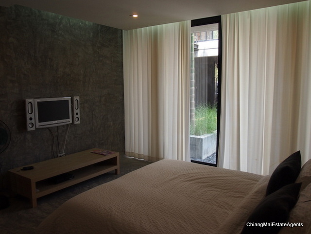 Modern Home for Sale with 3 Bedrooms/4 Bathrooms/1 Office