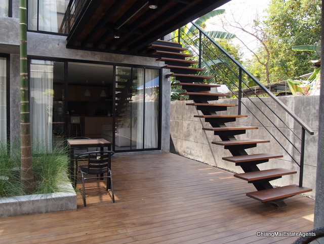 Modern Home for Sale with 3 Bedrooms/4 Bathrooms/1 Office