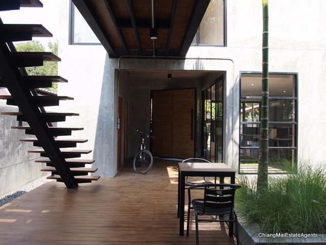 Modern Home for Sale with 3 Bedrooms/4 Bathrooms/1 Office