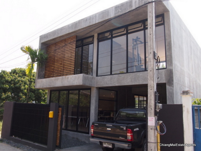 Modern Home for Sale with 3 Bedrooms/4 Bathrooms/1 Office