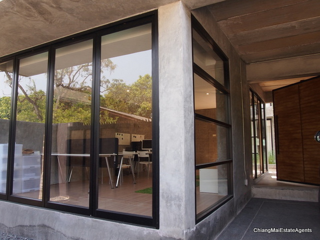 Modern Home for Sale with 3 Bedrooms/4 Bathrooms/1 Office