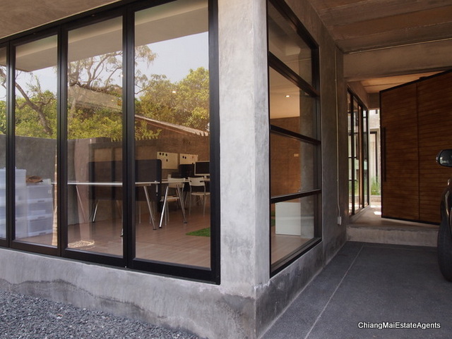 Modern Home for Sale with 3 Bedrooms/4 Bathrooms/1 Office