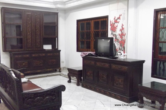 Town house 2 stories with 8 bedrooms