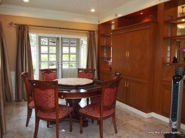 Luxurious Modern Style House For Rent In The Emperor