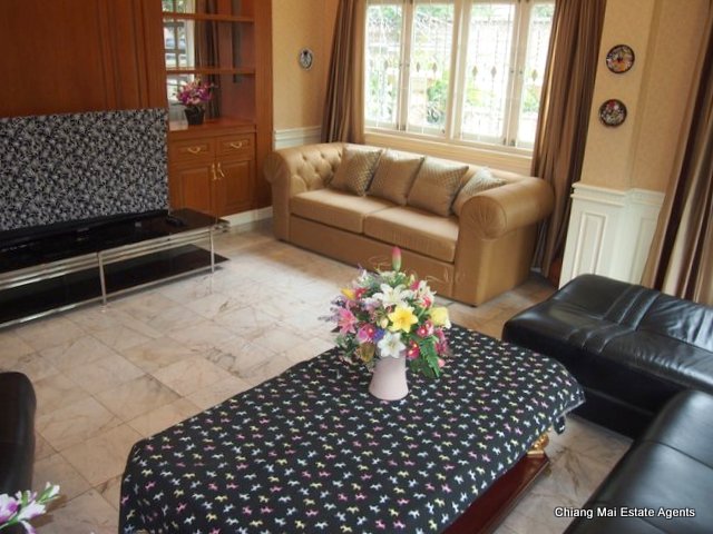 Luxurious Modern Style House For Rent In The Emperor