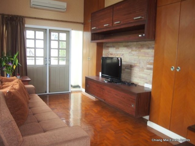 Luxurious Modern Style House For Rent In The Emperor