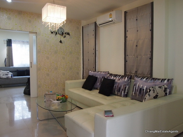 3 Bedroom/3 Bathroom/2 Living Room Home for Sale