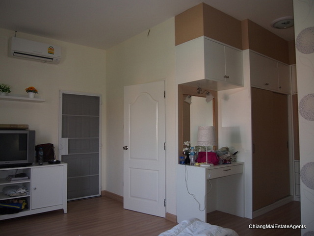 3 Bedroom/3 Bathroom/2 Living Room Home for Sale