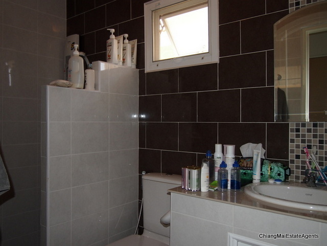 3 Bedroom/3 Bathroom/2 Living Room Home for Sale