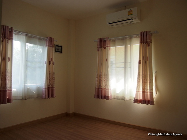 3 Bedroom/3 Bathroom/2 Living Room Home for Sale