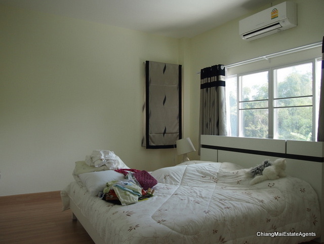 3 Bedroom/3 Bathroom/2 Living Room Home for Sale