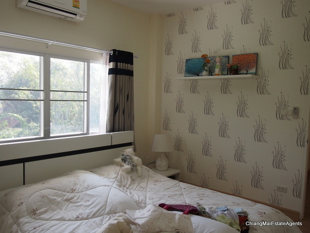 3 Bedroom/3 Bathroom/2 Living Room Home for Sale