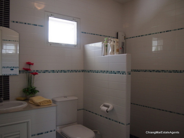 3 Bedroom/3 Bathroom/2 Living Room Home for Sale