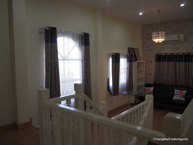 3 Bedroom/3 Bathroom/2 Living Room Home for Sale