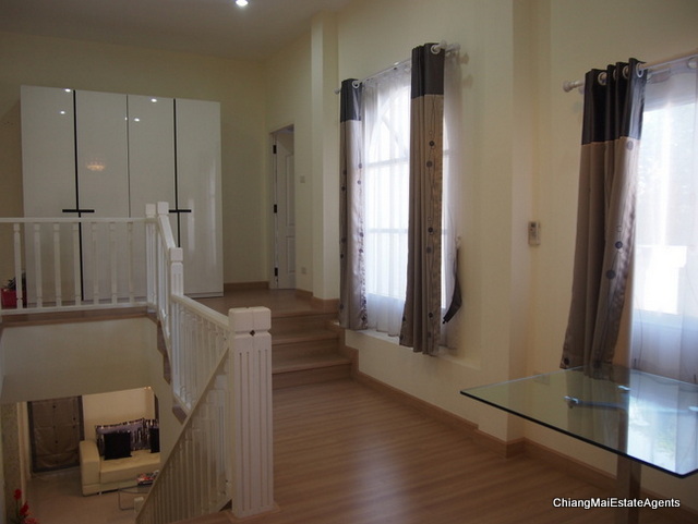 3 Bedroom/3 Bathroom/2 Living Room Home for Sale