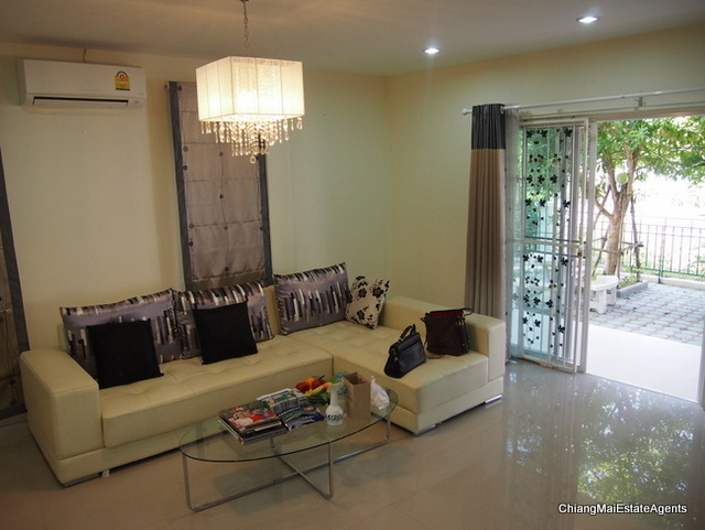 3 Bedroom/3 Bathroom/2 Living Room Home for Sale