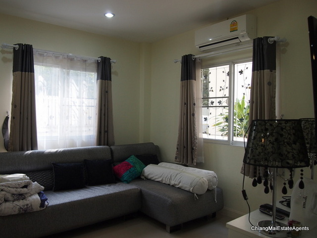 3 Bedroom/3 Bathroom/2 Living Room Home for Sale