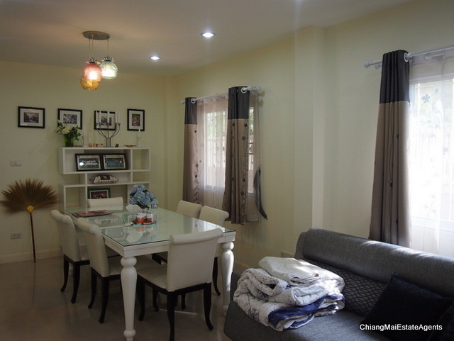 3 Bedroom/3 Bathroom/2 Living Room Home for Sale