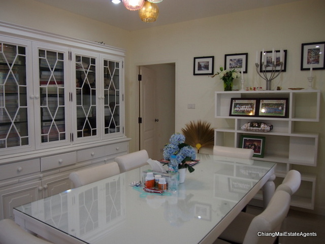 3 Bedroom/3 Bathroom/2 Living Room Home for Sale