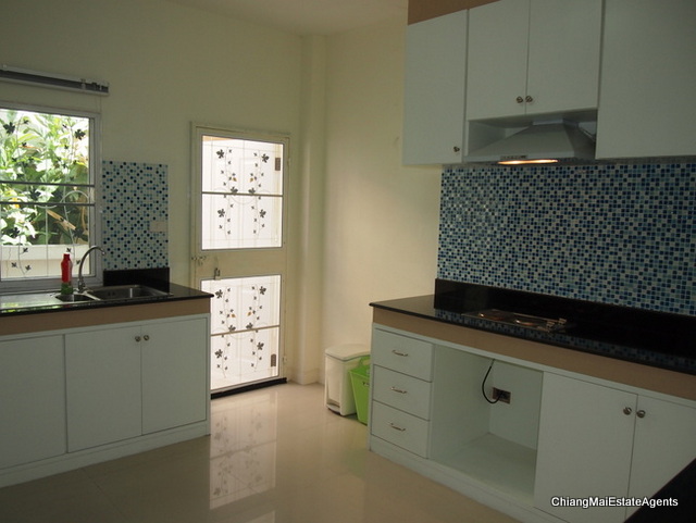 3 Bedroom/3 Bathroom/2 Living Room Home for Sale