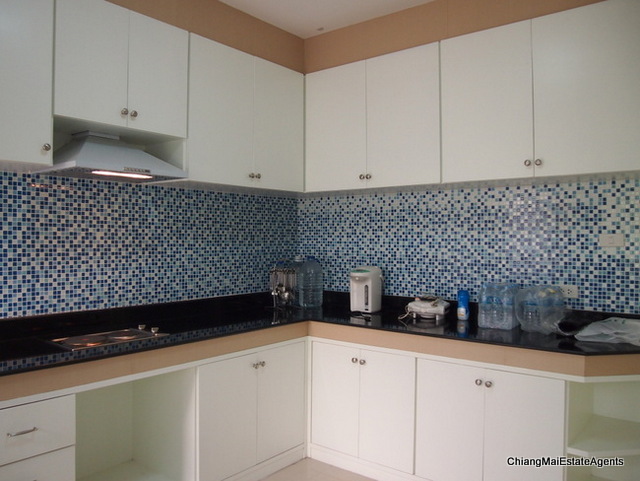 3 Bedroom/3 Bathroom/2 Living Room Home for Sale