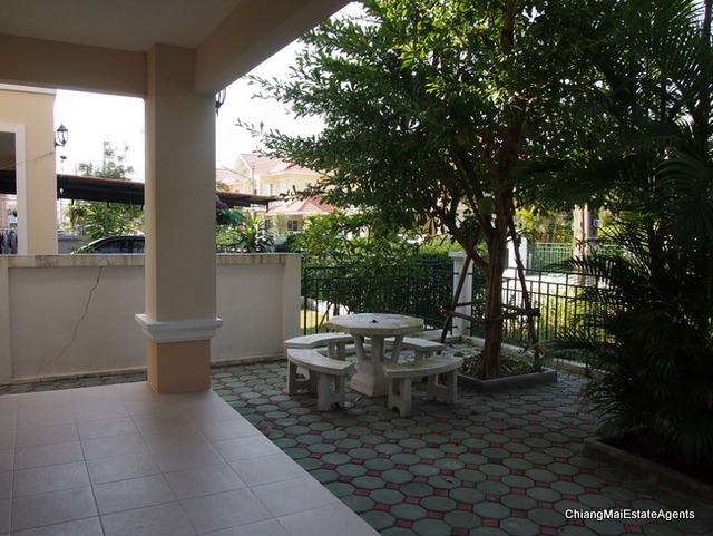3 Bedroom/3 Bathroom/2 Living Room Home for Sale