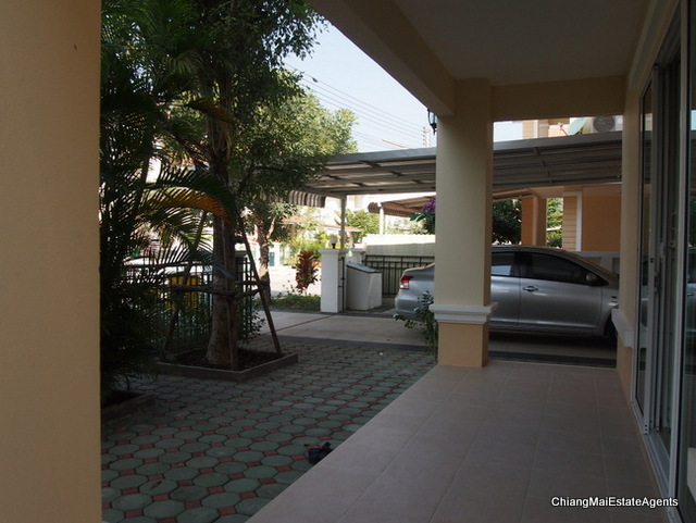 3 Bedroom/3 Bathroom/2 Living Room Home for Sale