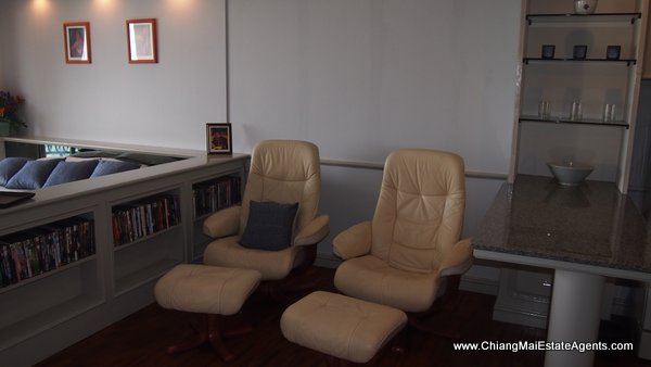 Studio For Sale in Hillside 4 Condominium