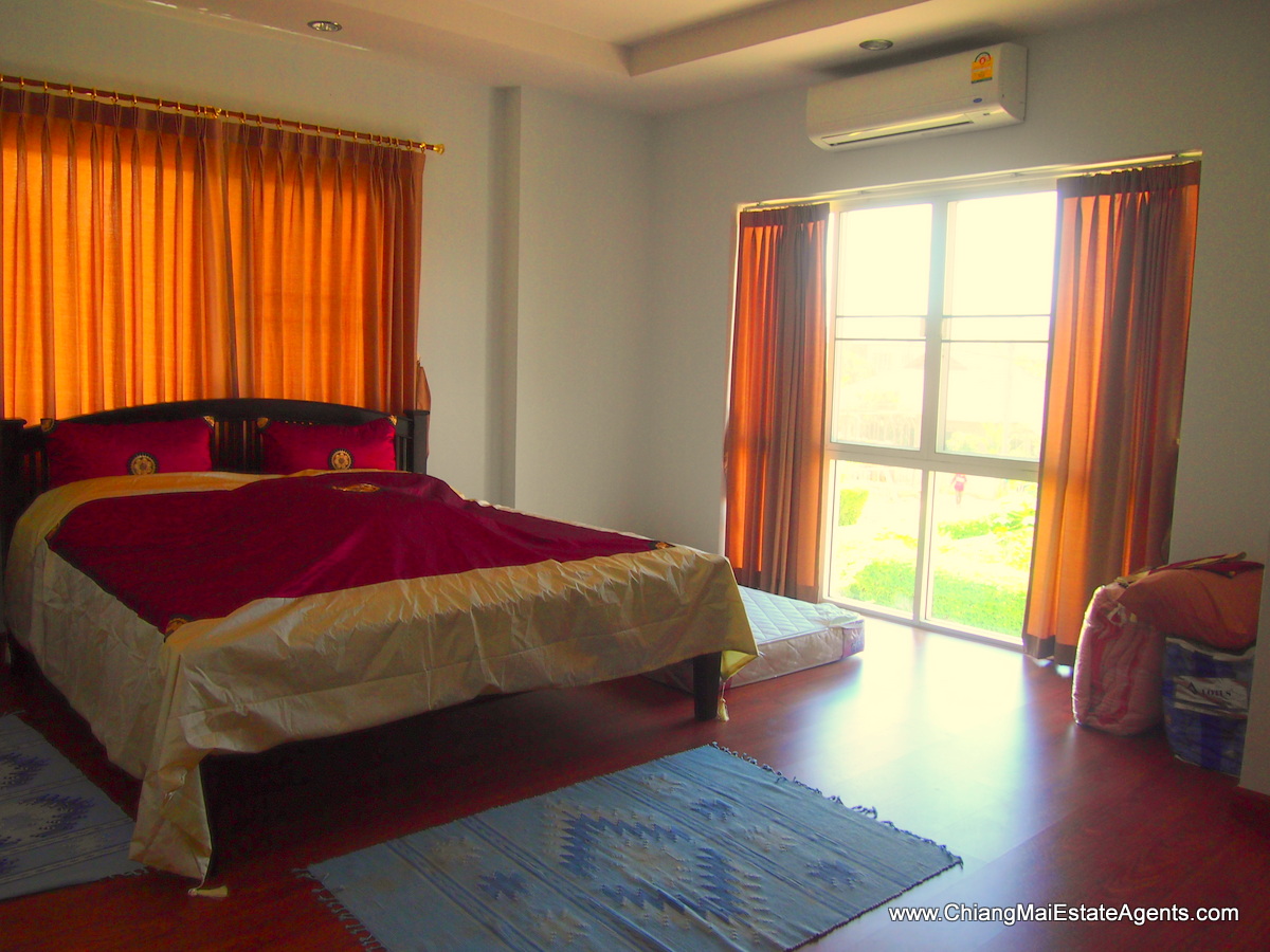 4 Bedroom Home with Mountain Views