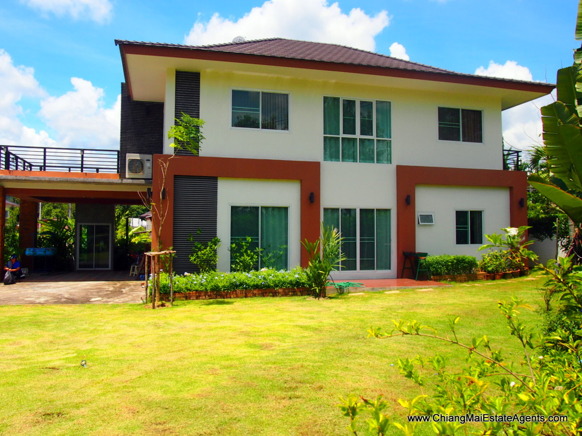 4 Bedroom Home with Mountain Views