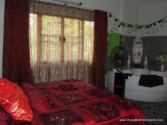 Unique 3 Bedroom House with Swimming Pool