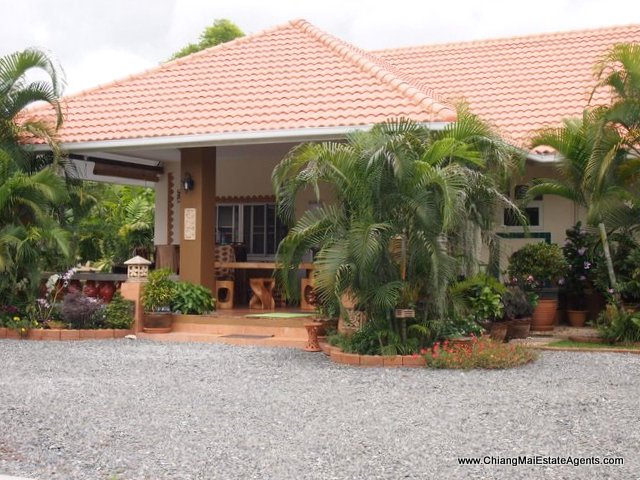Unique 3 Bedroom House with Swimming Pool