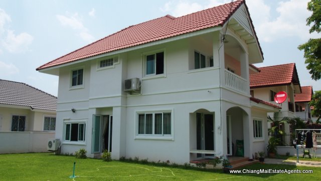 Beautiful Lakeside Home for Sale in Thippirom