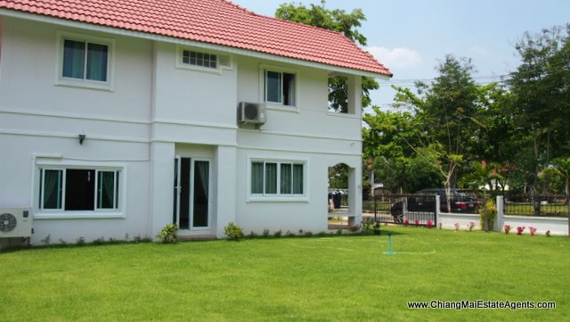 Beautiful Lakeside Home for Sale in Thippirom