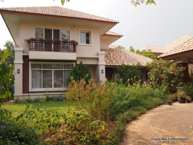 Very Pleasing 4 Bedroom/ 5 Bathroom Home with Maid's Room for Sale