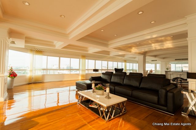 Exclusive Penthouse on Nimmanhemin For Sale