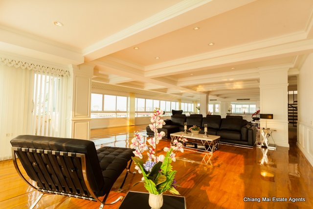 Exclusive Penthouse on Nimmanhemin For Sale