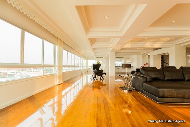 Exclusive Penthouse on Nimmanhemin For Sale
