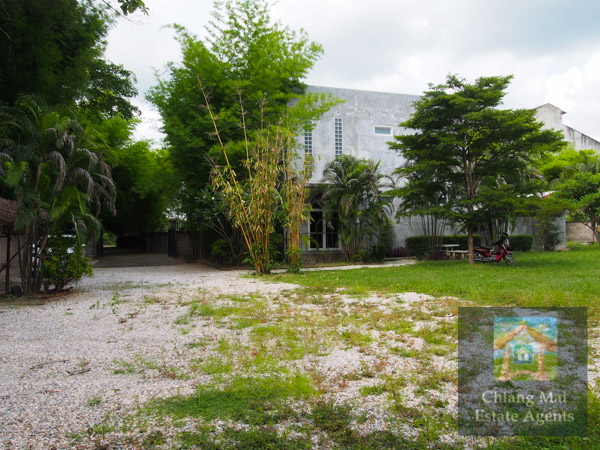 Large Office and Land For Sale in Nam Phrae