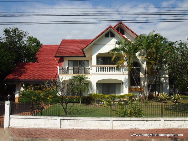 Beautiful 4 Bedroom Home in Moo Baan Nai Fun