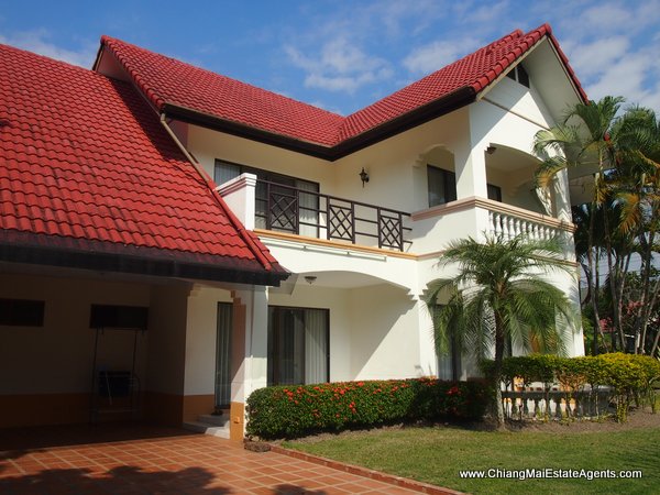 Beautiful 4 Bedroom Home in Moo Baan Nai Fun