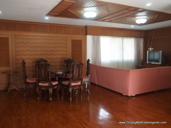 Beautiful 4 Bedroom Home in Moo Baan Nai Fun