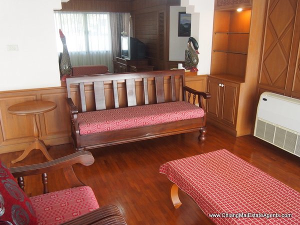 Beautiful 4 Bedroom Home in Moo Baan Nai Fun