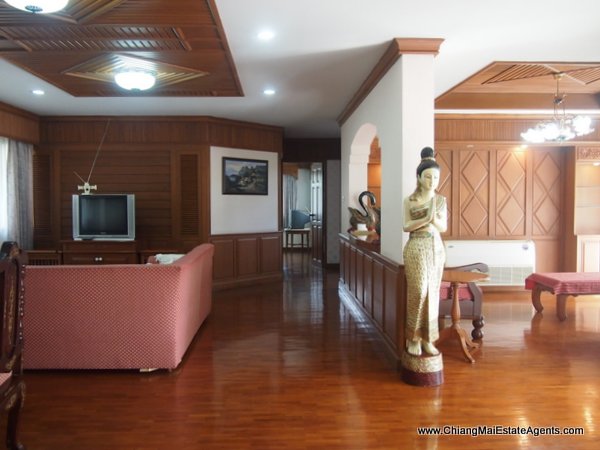 Beautiful 4 Bedroom Home in Moo Baan Nai Fun