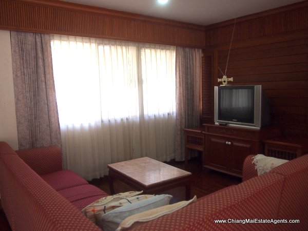 Beautiful 4 Bedroom Home in Moo Baan Nai Fun