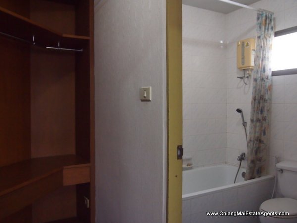 Beautiful 4 Bedroom Home in Moo Baan Nai Fun
