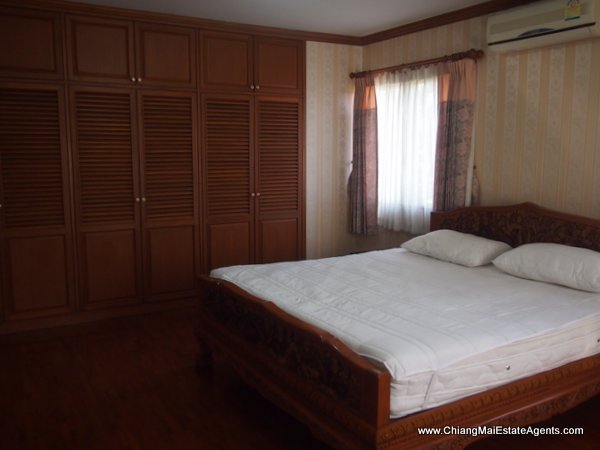 Beautiful 4 Bedroom Home in Moo Baan Nai Fun