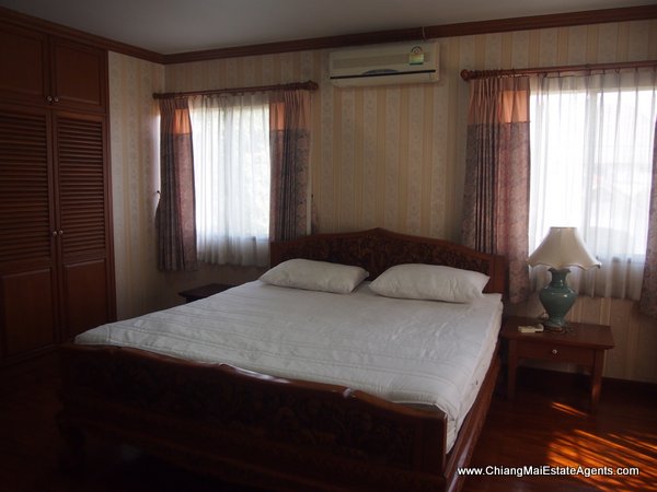 Beautiful 4 Bedroom Home in Moo Baan Nai Fun